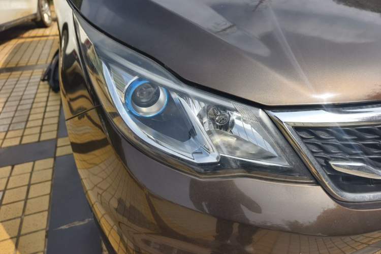 Used CHANGAN KAICHENG Oushang A600 2016 1.5L Manual Luxury 7-Seater Right Front Headlight