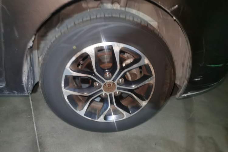 Used CHANGAN KAICHENG Oushang A600 2016 1.5L Manual Luxury 7-Seater Right Front Wheel Hub