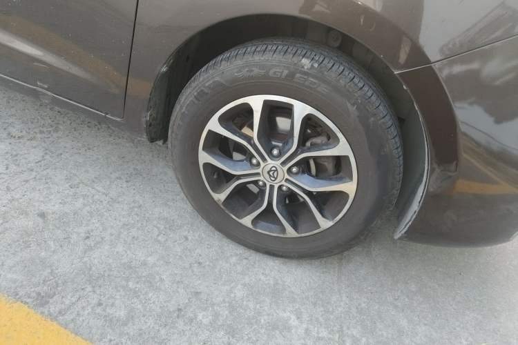 Used CHANGAN KAICHENG Oushang A600 2016 1.5L Manual Luxury 7-Seater Right Front Wheel Hub