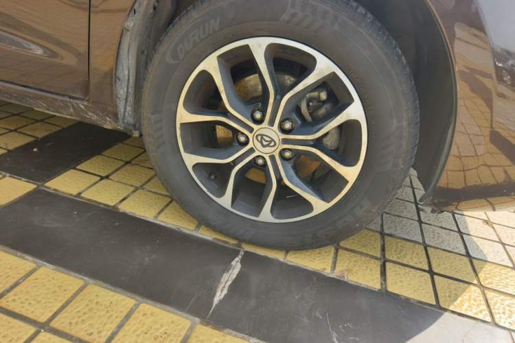 Used CHANGAN KAICHENG Oushang A600 2016 1.5L Manual Luxury 7-Seater Right Front Wheel Hub