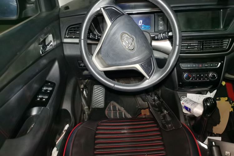Used CHANGAN KAICHENG Oushang A600 2016 1.5L Manual Luxury 7-Seater Steering Wheel