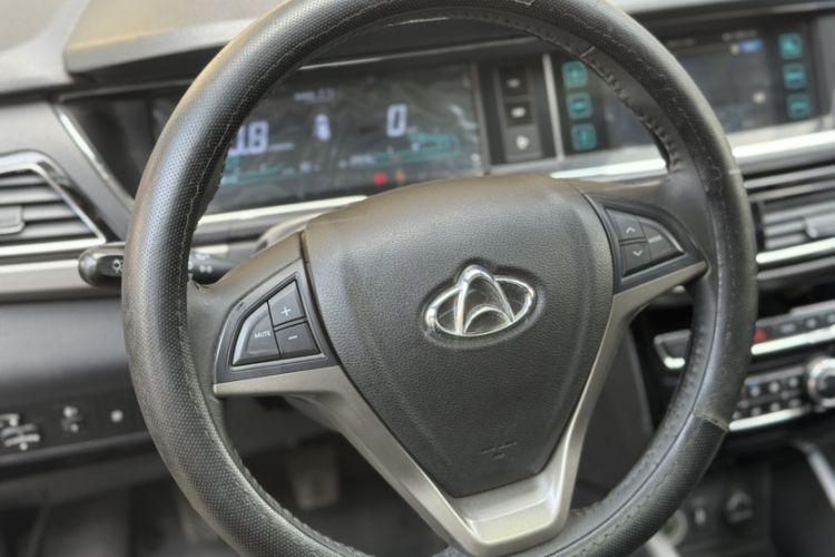 Used CHANGAN KAICHENG Oushang A600 2016 1.5L Manual Luxury 7-Seater Steering Wheel