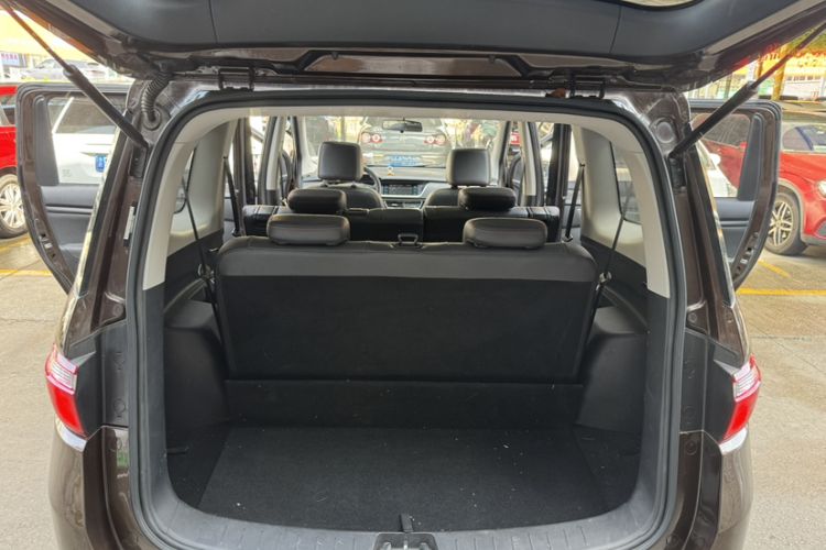Used CHANGAN KAICHENG Oushang A600 2016 1.5L Manual Luxury 7-Seater Trunk