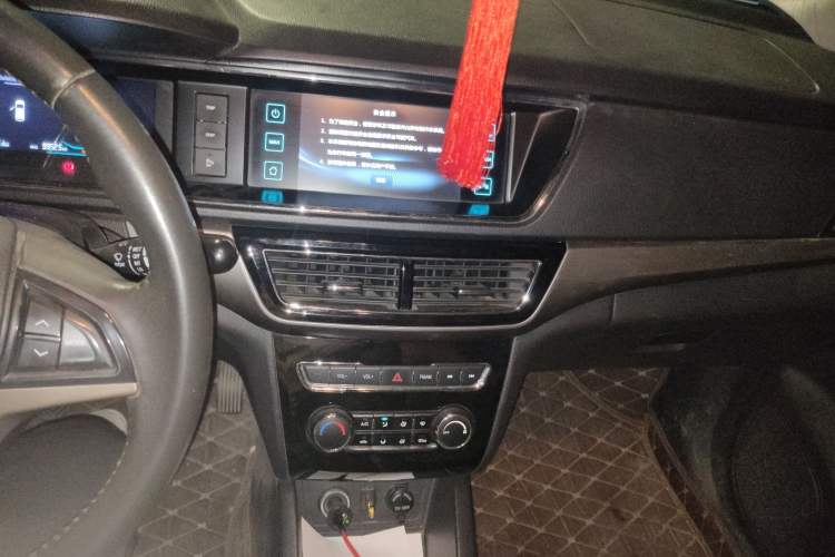 Used CHANGAN KAICHENG Oushang A600 2016 1.5L Manual Luxury 7-Seater Audio And AC Panel