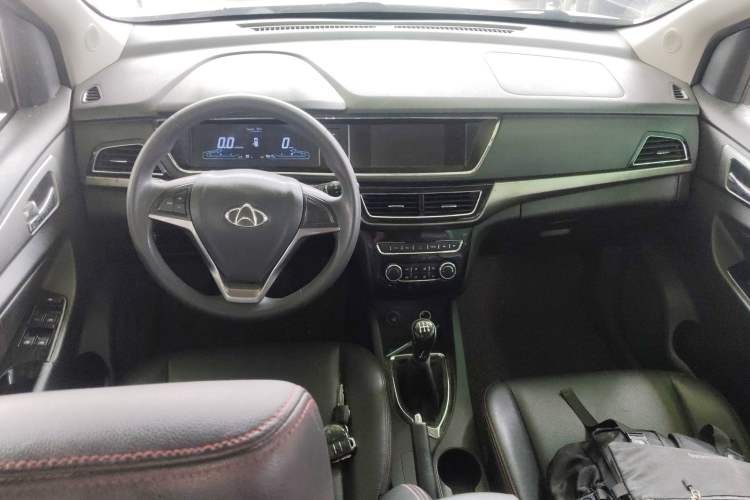 Used CHANGAN KAICHENG Oushang A600 2016 1.5L Manual Elite 7-Seater Center Console