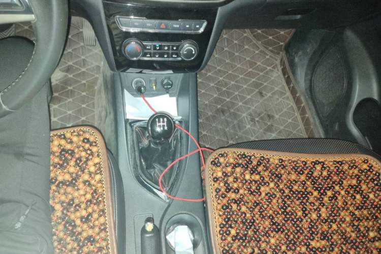 Used CHANGAN KAICHENG Oushang A600 2016 1.5L Manual Luxury 7-Seater Gear Lever