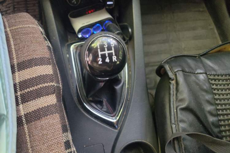 Used CHANGAN KAICHENG Oushang A600 2016 1.5L Manual Luxury 7-Seater Gear Lever