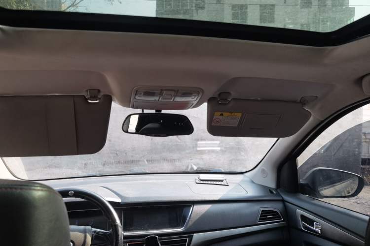 Used CHANGAN KAICHENG Oushang A600 2016 1.5L Manual Luxury 7-Seater Interior 1