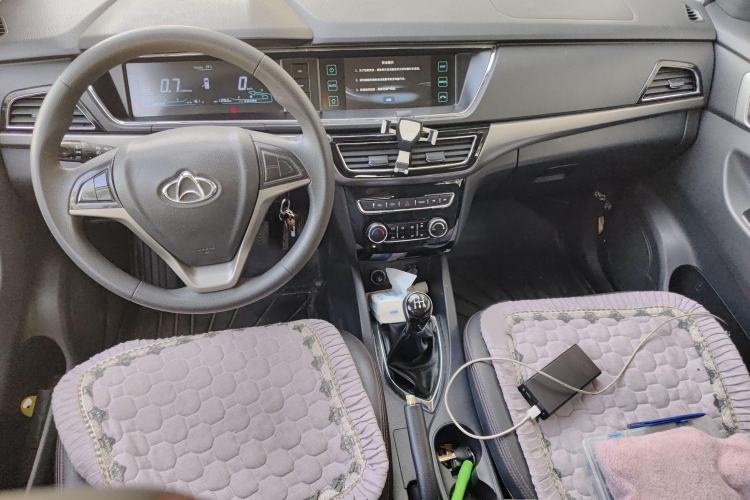 Used CHANGAN KAICHENG Oushang A600 2016 1.5L Manual Elite 7-Seater Interior 2