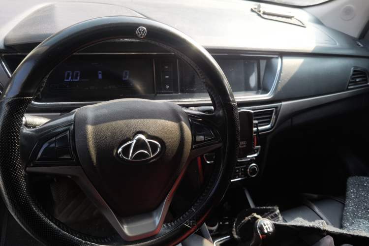 Used CHANGAN KAICHENG Oushang A600 2016 1.5L Manual Luxury 7-Seater Interior 2