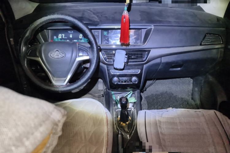 Used CHANGAN KAICHENG Oushang A600 2016 1.5L Manual Luxury 6-Seater Interior 2