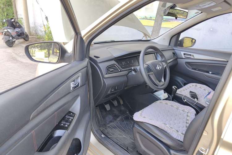 Used CHANGAN KAICHENG Oushang A600 2016 1.5L Manual Elite 7-Seater Interior 3