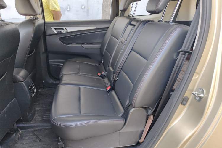 Used CHANGAN KAICHENG Oushang A600 2016 1.5L Manual Elite 7-Seater Interior 4
