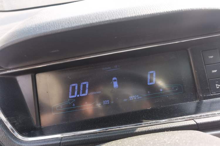 Used CHANGAN KAICHENG Oushang A600 2016 1.5L Manual Luxury 7-Seater Odometer Close Up