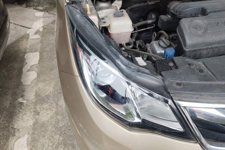 Used CHANGAN KAICHENG Oushang A600 2016 1.5L Manual Elite 7-Seater Right Front Headlight