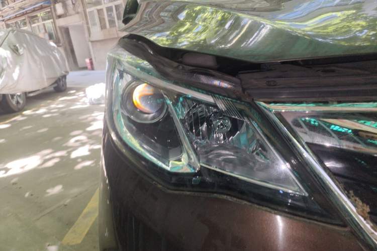 Used CHANGAN KAICHENG Oushang A600 2016 1.5L Manual Luxury 7-Seater Right Front Headlight