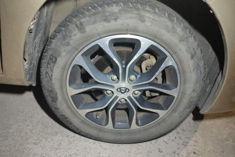 Used CHANGAN KAICHENG Oushang A600 2016 1.5L Manual Luxury 7-Seater Right Front Wheel Hub