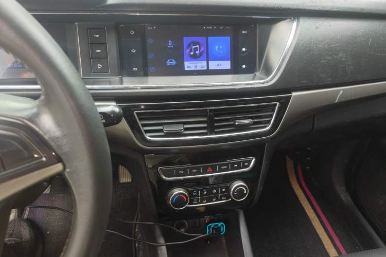 Used CHANGAN KAICHENG Oushang A600 2016 1.5L Manual Luxury 7-Seater Audio And AC Panel