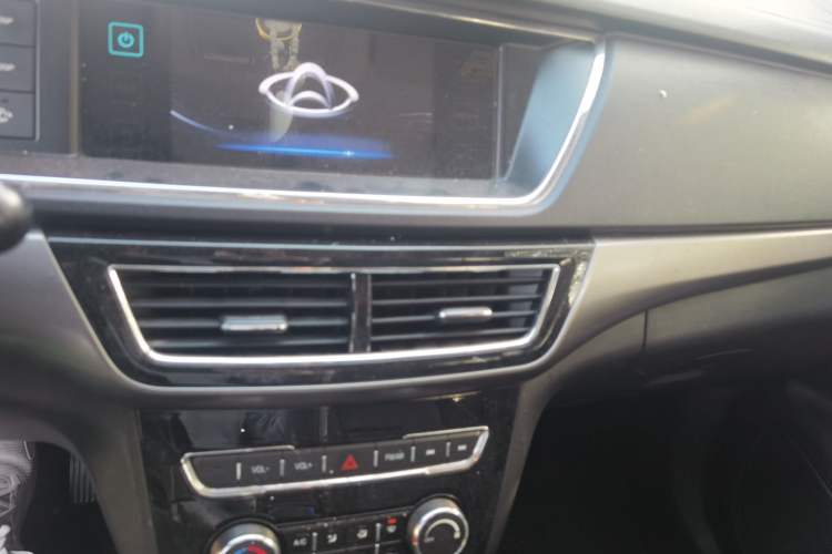 Used CHANGAN KAICHENG Oushang A600 2016 1.5L Manual Luxury 7-Seater Audio And AC Panel