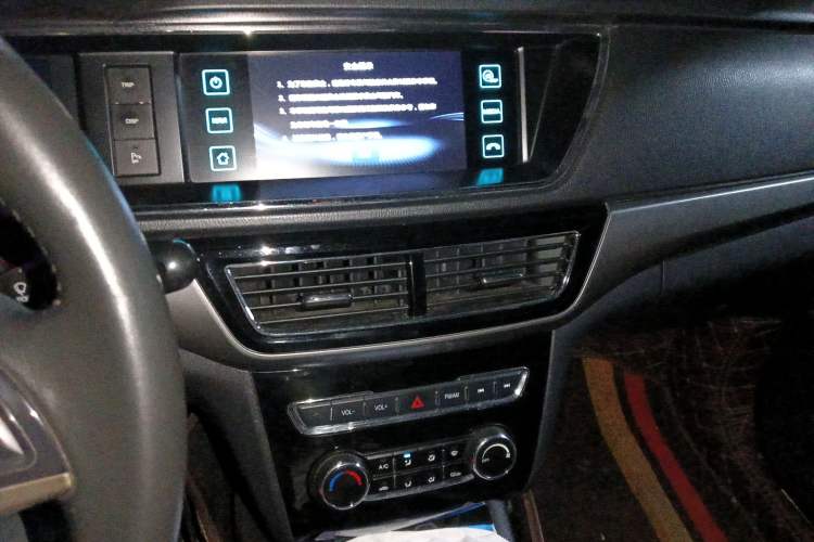 Used CHANGAN KAICHENG Oushang A600 2016 1.5L Manual Luxury 7-Seater Audio And AC Panel