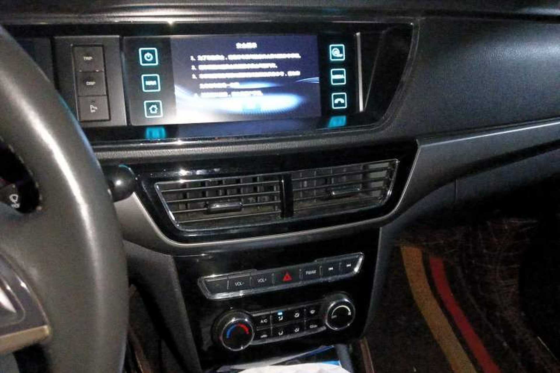 Used CHANGAN KAICHENG Oushang A600 2016 1.5L Manual Luxury 7-Seater Audio And AC Panel