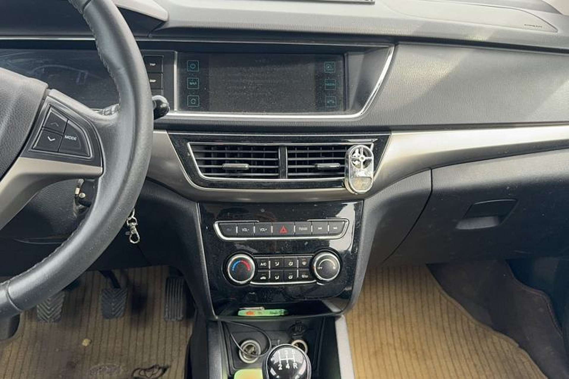 Used CHANGAN KAICHENG Oushang A600 2016 1.5L Manual Luxury 7-Seater Audio And AC Panel