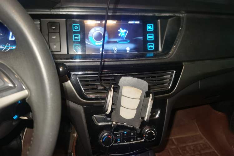 Used CHANGAN KAICHENG Oushang A600 2016 1.5L Manual Luxury 7-Seater Audio And AC Panel
