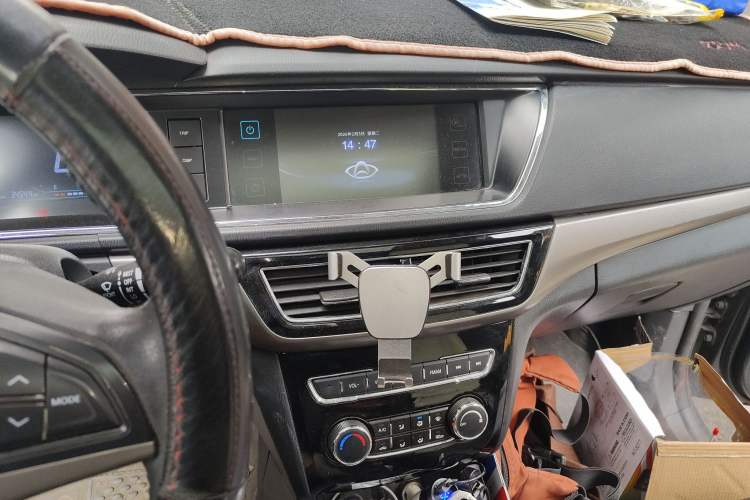 Used CHANGAN KAICHENG Oushang A600 2016 1.5L Manual Luxury 7-Seater Audio And AC Panel