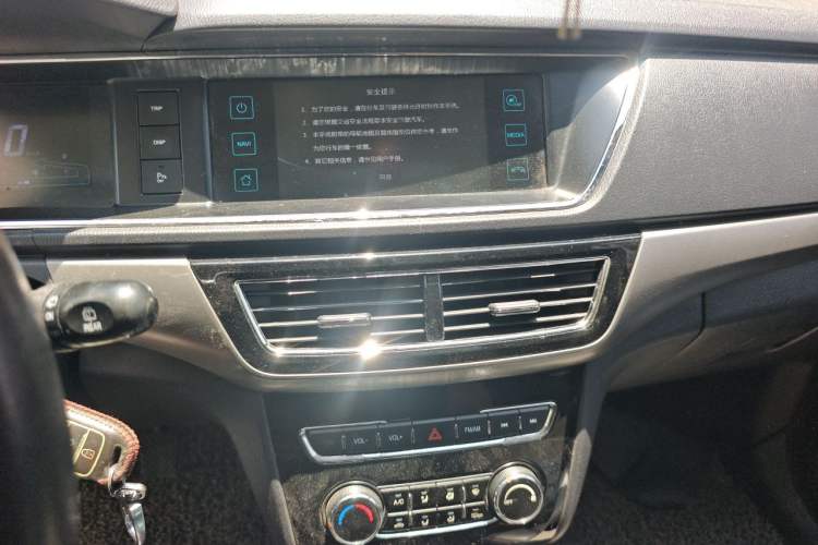 Used CHANGAN KAICHENG Oushang A600 2016 1.5L Manual Luxury 7-Seater Audio And AC Panel