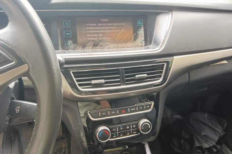 Used CHANGAN KAICHENG Oushang A600 2016 1.5L Manual Luxury 7-Seater Audio And AC Panel