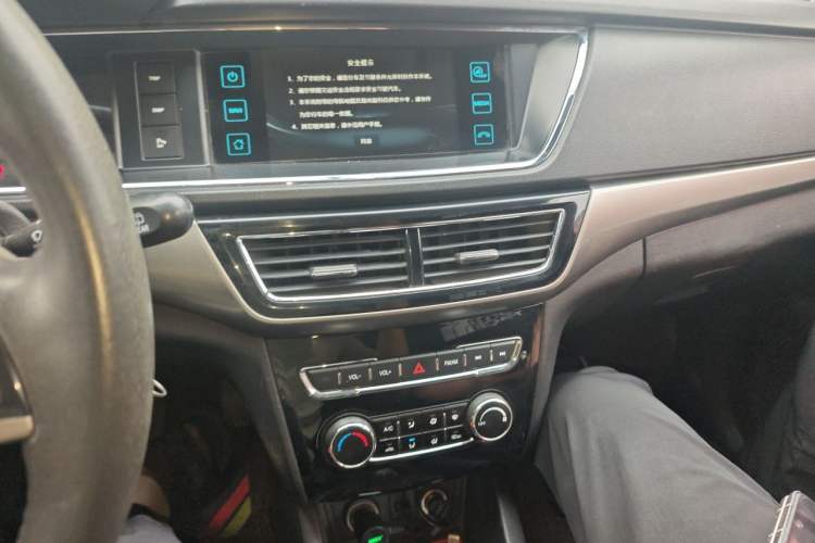 Used CHANGAN KAICHENG Oushang A600 2016 1.5L Manual Luxury 7-Seater Audio And AC Panel
