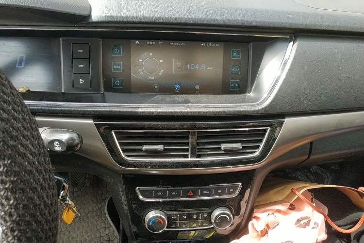 Used CHANGAN KAICHENG Oushang A600 2016 1.5L Manual Luxury 7-Seater Audio And AC Panel