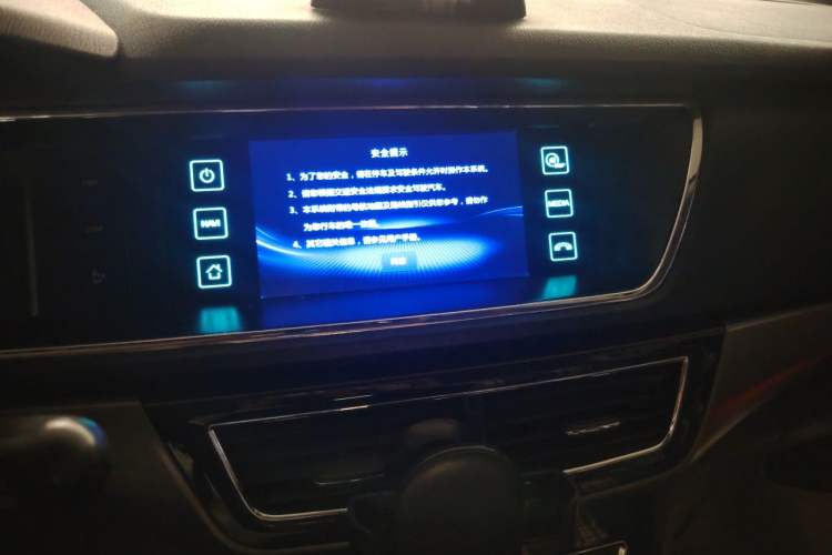 Used CHANGAN KAICHENG Oushang A600 2016 1.5L Manual Luxury 7-Seater Audio And AC Panel