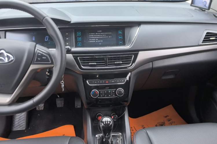 Used CHANGAN KAICHENG Oushang A600 2016 1.5L Manual Luxury 7-Seater Audio And AC Panel