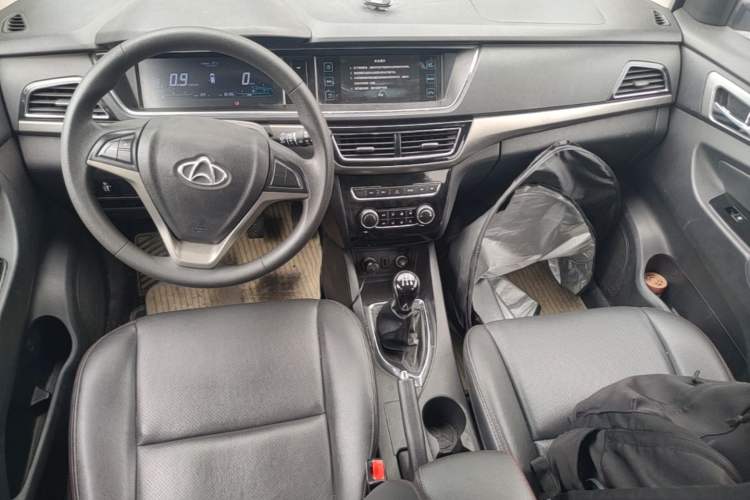 Used CHANGAN KAICHENG Oushang A600 2016 1.5L Manual Elite 7-Seater Center Console