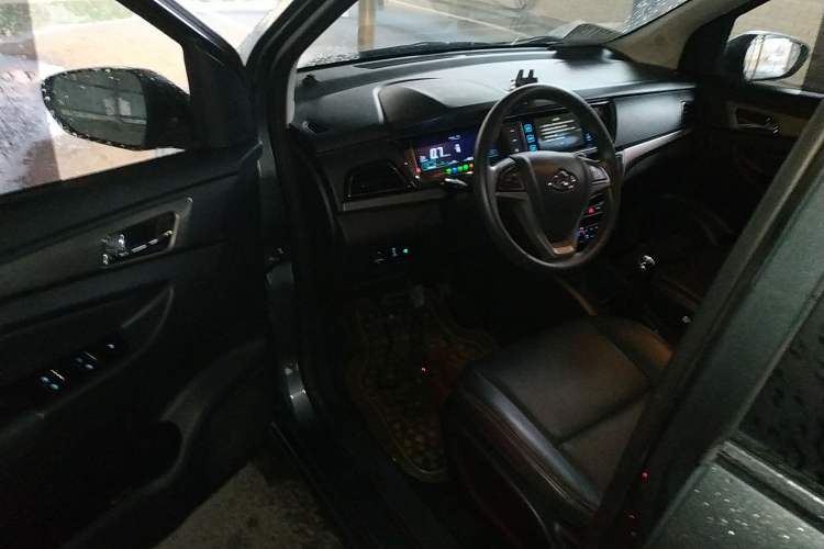Used CHANGAN KAICHENG Oushang A600 2016 1.5L Manual Luxury 7-Seater Driver Seat