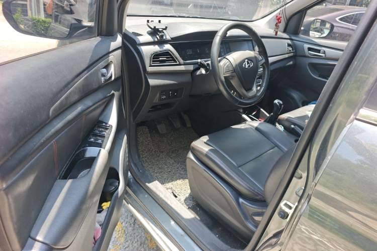 Used CHANGAN KAICHENG Oushang A600 2016 1.5L Manual Luxury 7-Seater Driver Seat