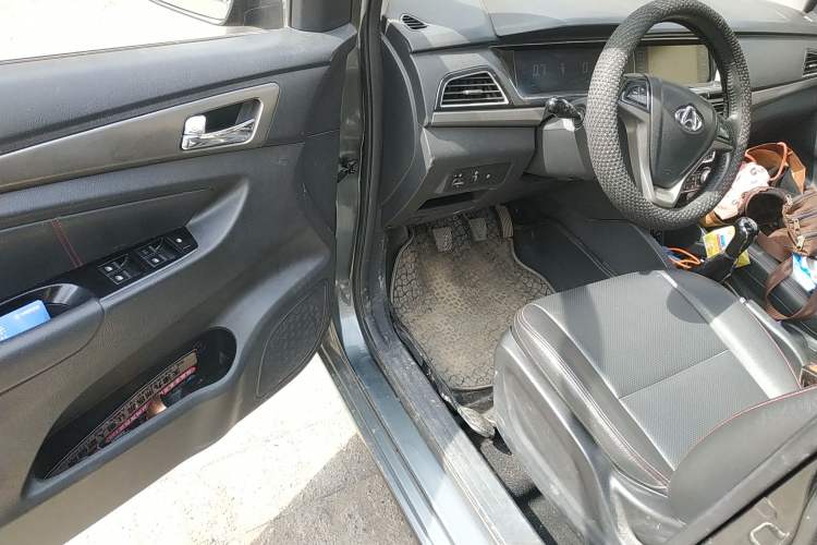 Used CHANGAN KAICHENG Oushang A600 2016 1.5L Manual Luxury 7-Seater Driver Seat
