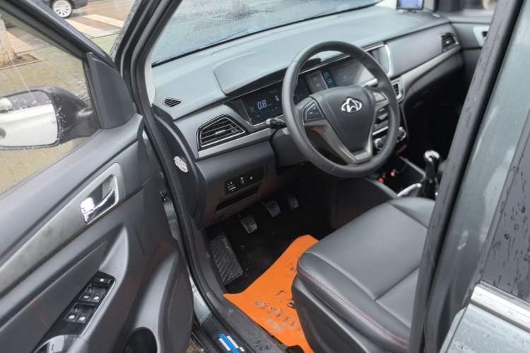 Used CHANGAN KAICHENG Oushang A600 2016 1.5L Manual Luxury 7-Seater Driver Seat