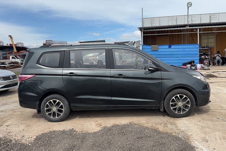 Used CHANGAN KAICHENG Oushang A600 2016 1.5L Manual Luxury 7-Seater Exterior 2
