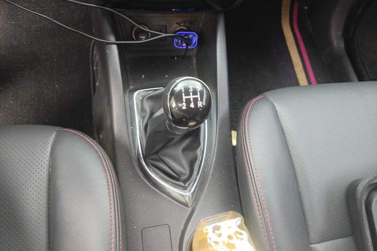 Used CHANGAN KAICHENG Oushang A600 2016 1.5L Manual Luxury 7-Seater Gear Lever