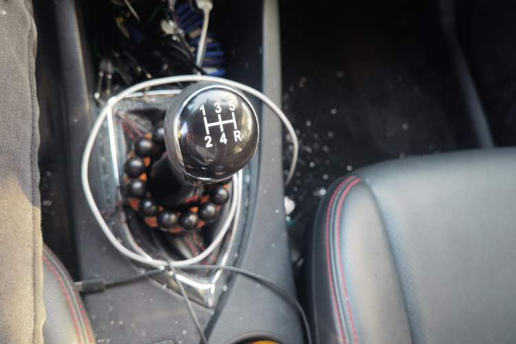 Used CHANGAN KAICHENG Oushang A600 2016 1.5L Manual Luxury 7-Seater Gear Lever