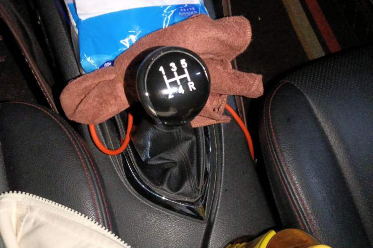 Used CHANGAN KAICHENG Oushang A600 2016 1.5L Manual Luxury 7-Seater Gear Lever