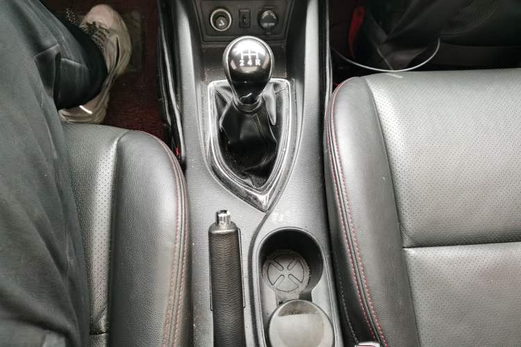 Used CHANGAN KAICHENG Oushang A600 2016 1.5L Manual Luxury 7-Seater Gear Lever