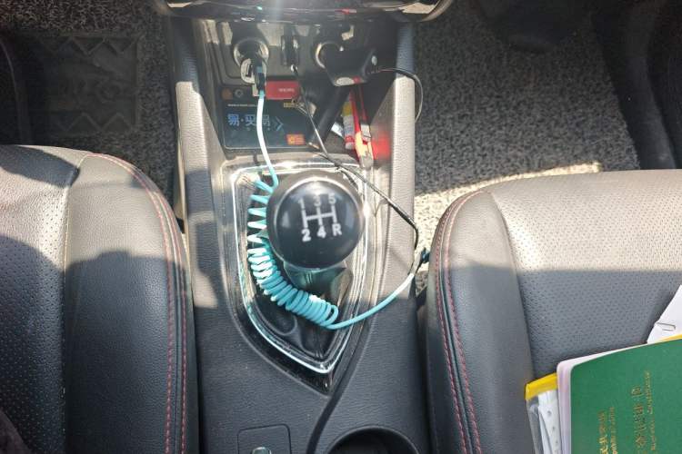 Used CHANGAN KAICHENG Oushang A600 2016 1.5L Manual Luxury 7-Seater Gear Lever