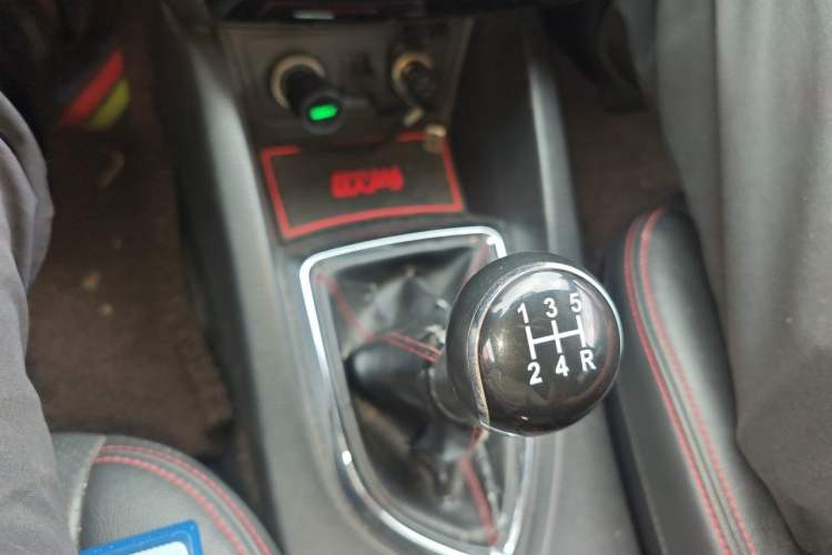 Used CHANGAN KAICHENG Oushang A600 2016 1.5L Manual Luxury 7-Seater Gear Lever