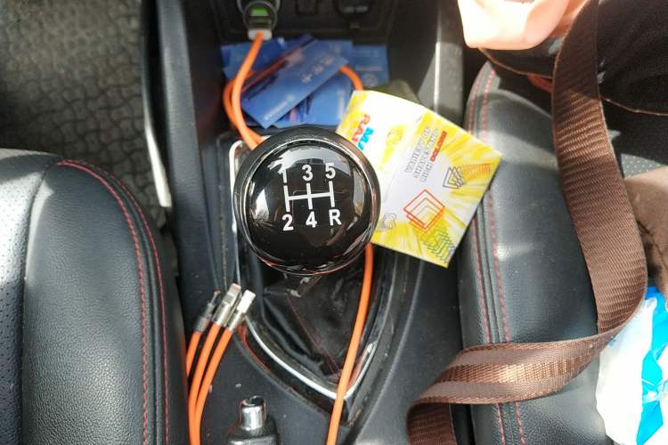 Used CHANGAN KAICHENG Oushang A600 2016 1.5L Manual Luxury 7-Seater Gear Lever