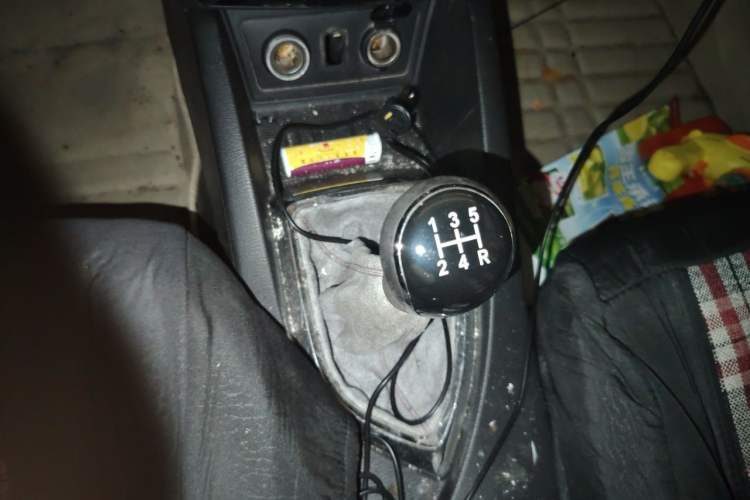 Used CHANGAN KAICHENG Oushang A600 2016 1.5L Manual Luxury 7-Seater Gear Lever