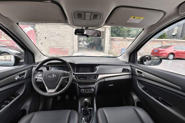 Used CHANGAN KAICHENG Oushang A600 2016 1.5L Manual Luxury 7-Seater Interior 1