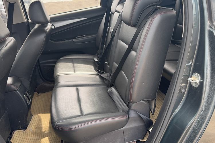 Used CHANGAN KAICHENG Oushang A600 2016 1.5L Manual Luxury 7-Seater Interior 1